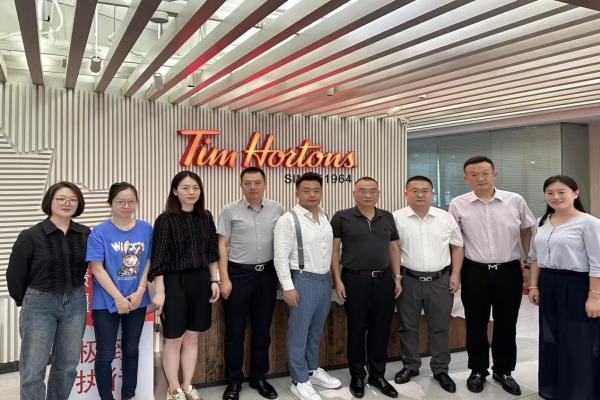 多彩网美食董事长杨晓初带队造访上海区域大客户，深切提升合作能级